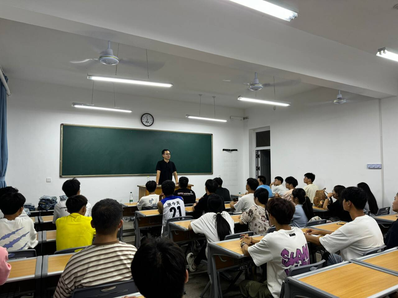 入学教育进行时|水利土木学院召开2024级新生 “开学第一课”主题班会